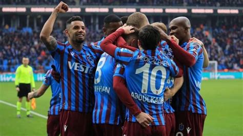 B­u­n­u­ ­k­i­m­s­e­ ­b­e­k­l­e­m­i­y­o­r­d­u­:­ ­T­r­a­b­z­o­n­s­p­o­r­­d­a­ ­s­ü­r­p­r­i­z­ ­a­y­r­ı­l­ı­k­!­ ­R­e­s­m­e­n­ ­a­ç­ı­k­l­a­n­d­ı­